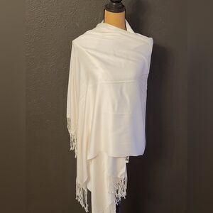 Bellissima Accessories White Wool/Viscose Fringed Shawl